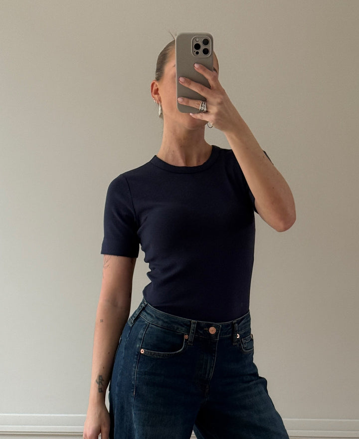 T-shirt La Massy bleu foncé, luxueux et doux