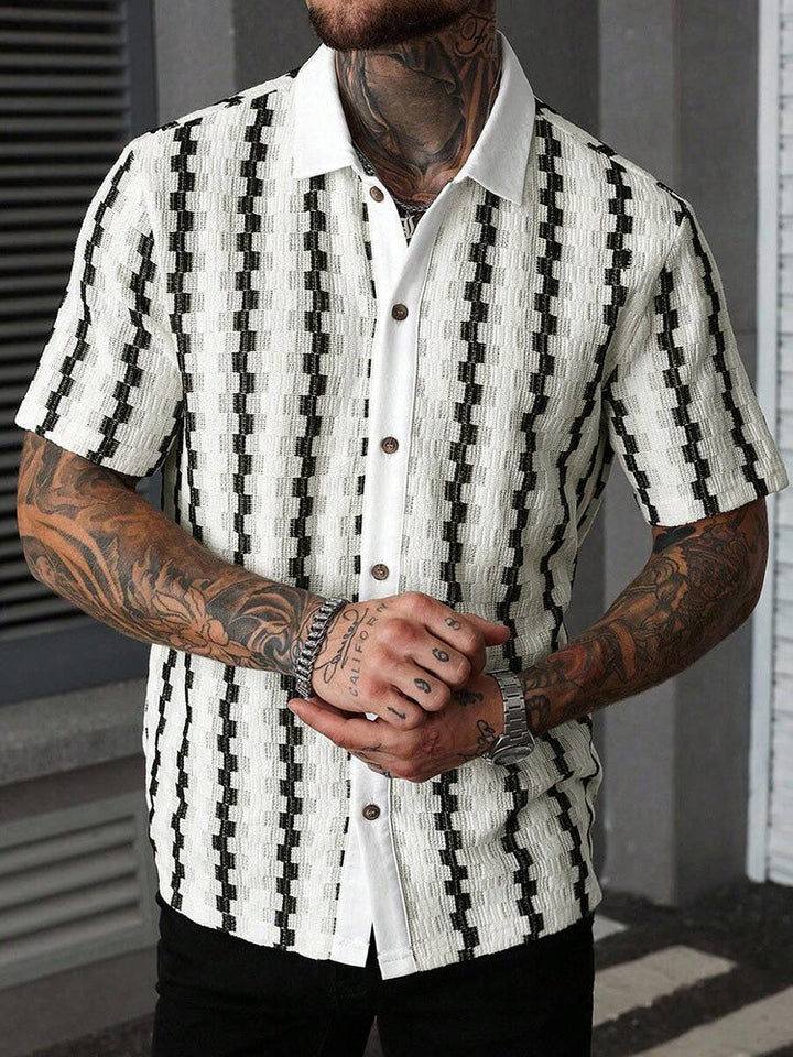 Chemise à rayures texturées à manches courtes avec col cubain